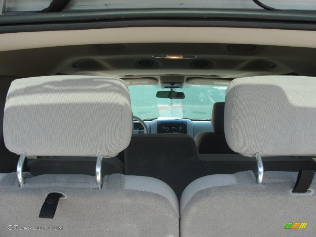 2006 Explorer XLT - Silver Birch Metallic / Stone photo #30
