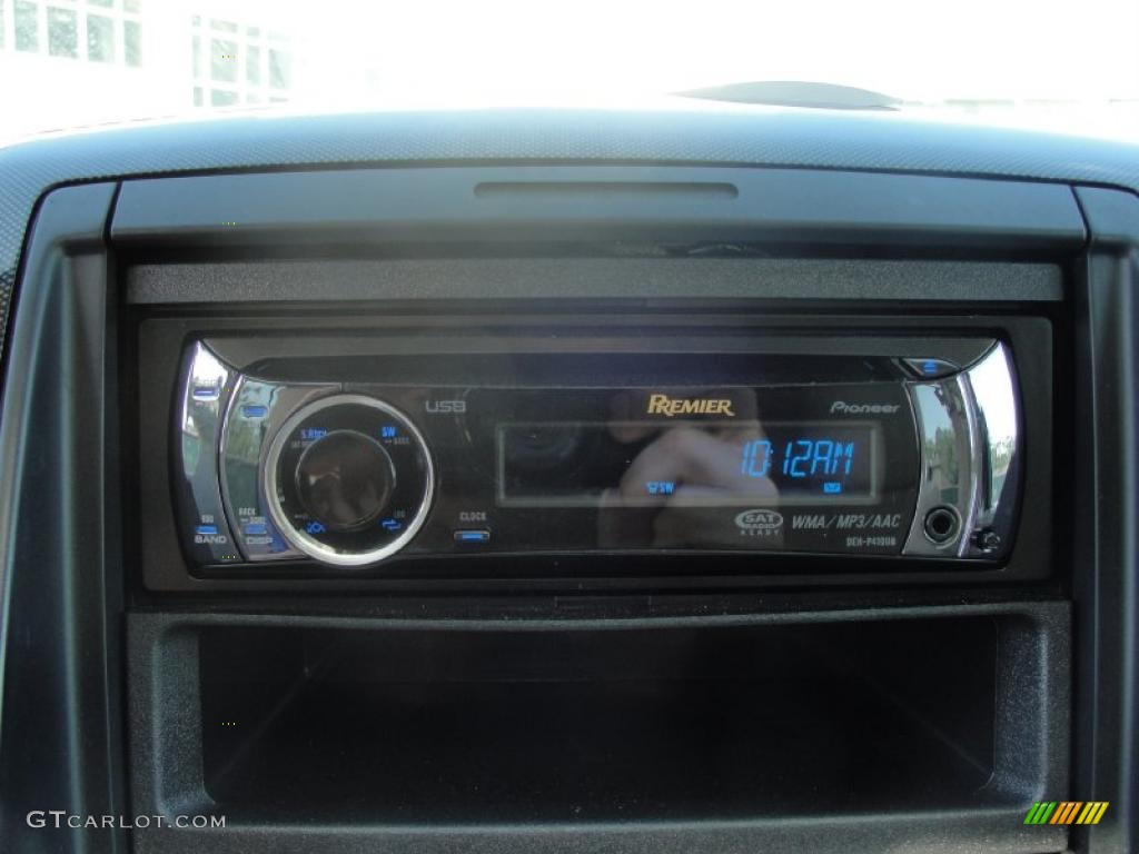2006 Explorer XLT - Silver Birch Metallic / Stone photo #41