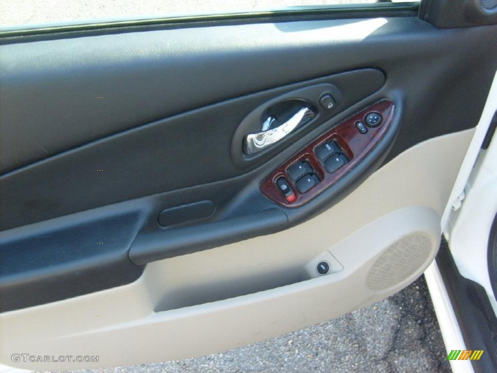 2006 Malibu Maxx LTZ Wagon - White / Cashmere Beige photo #13