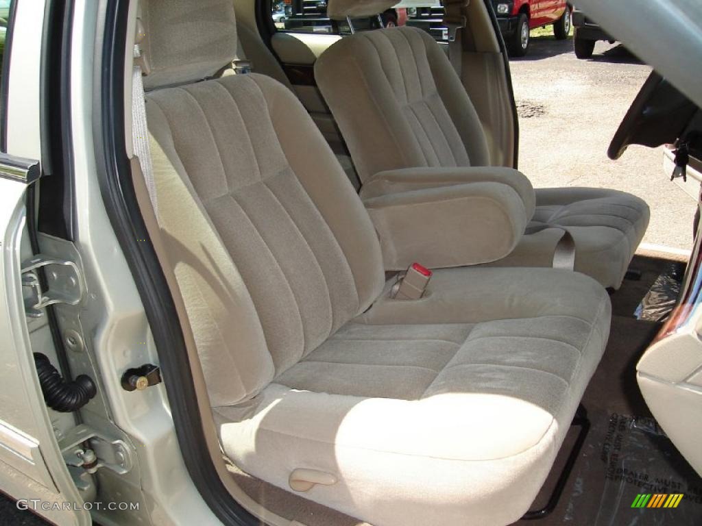 2004 Grand Marquis GS - Gold Ash Metallic / Medium Parchment photo #13