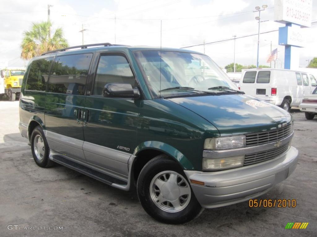 2000 Astro LS Passenger Van - Dark Forest Green Metallic / Medium Gray photo #6