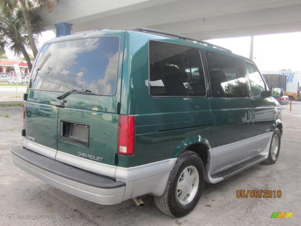 2000 Astro LS Passenger Van - Dark Forest Green Metallic / Medium Gray photo #12