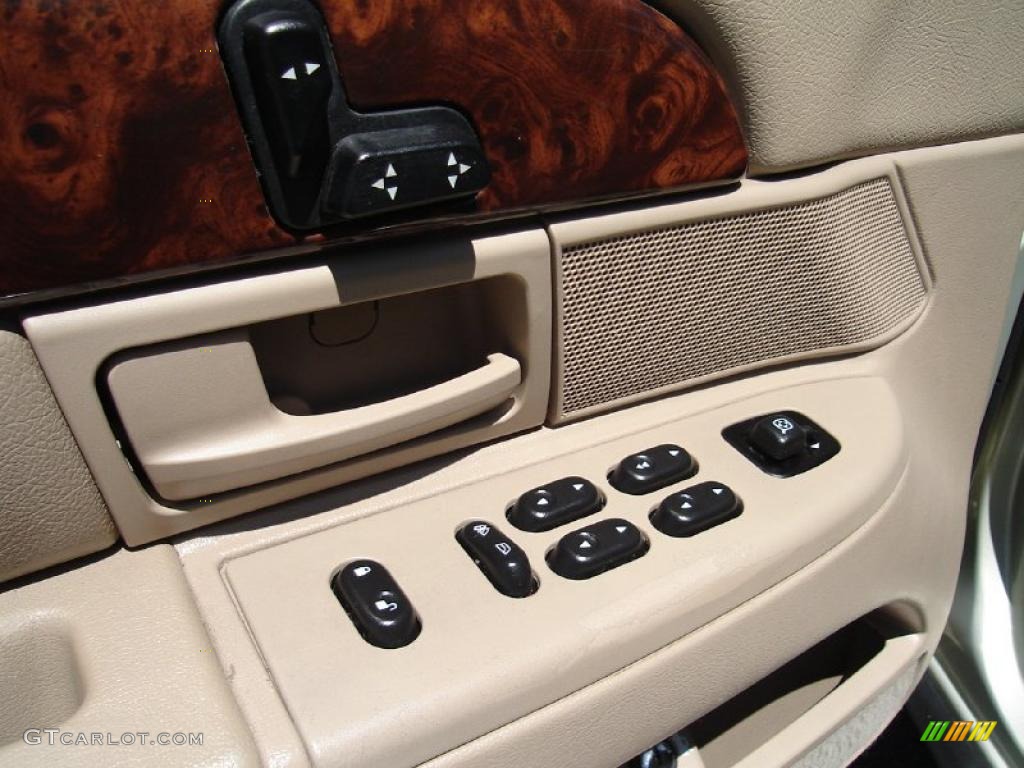 2004 Grand Marquis GS - Gold Ash Metallic / Medium Parchment photo #22