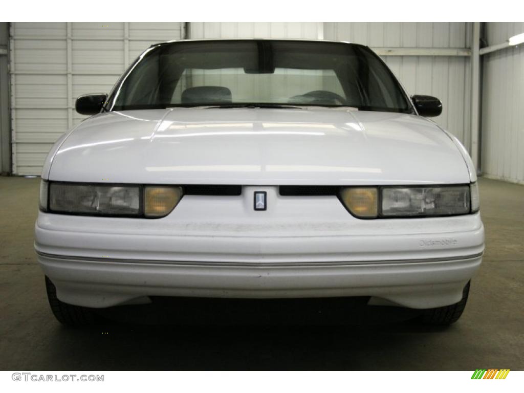 1994 Cutlass Supreme Sedan - Bright White / Black photo #3