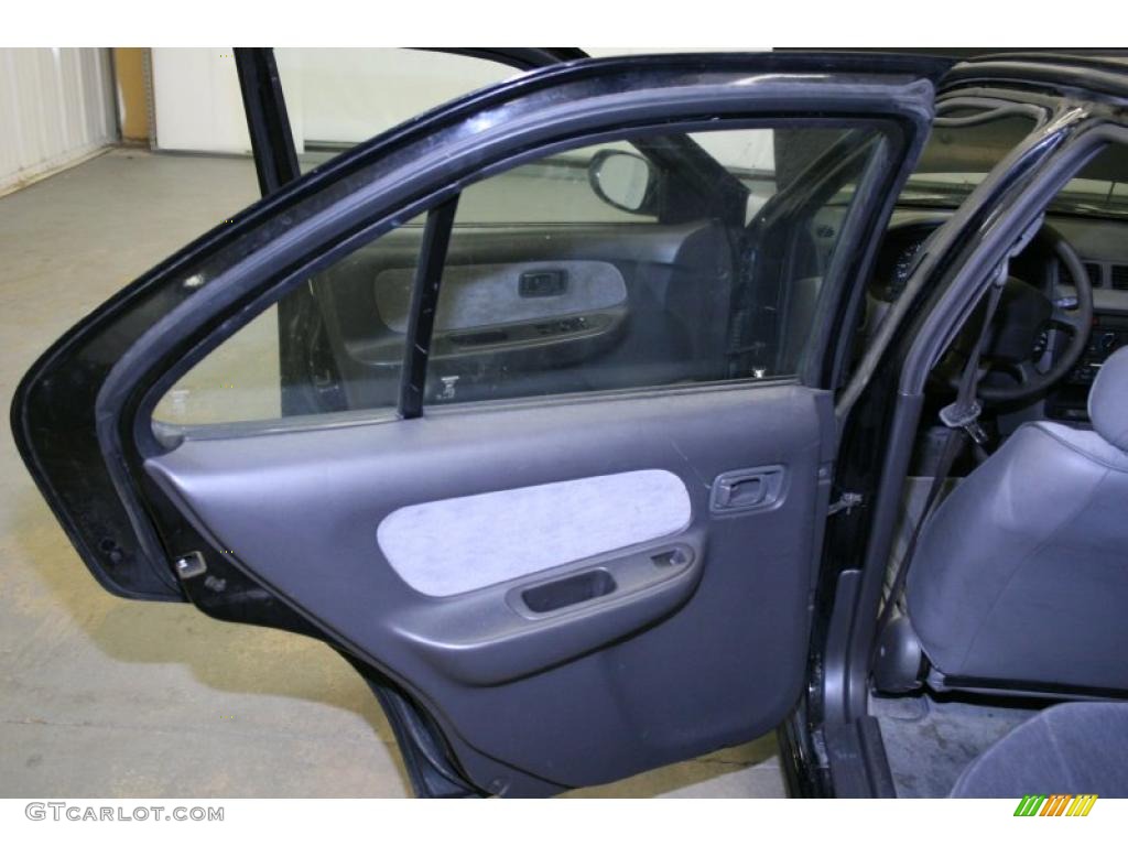 1997 Sentra GXE - Super Black / Light Gray photo #24