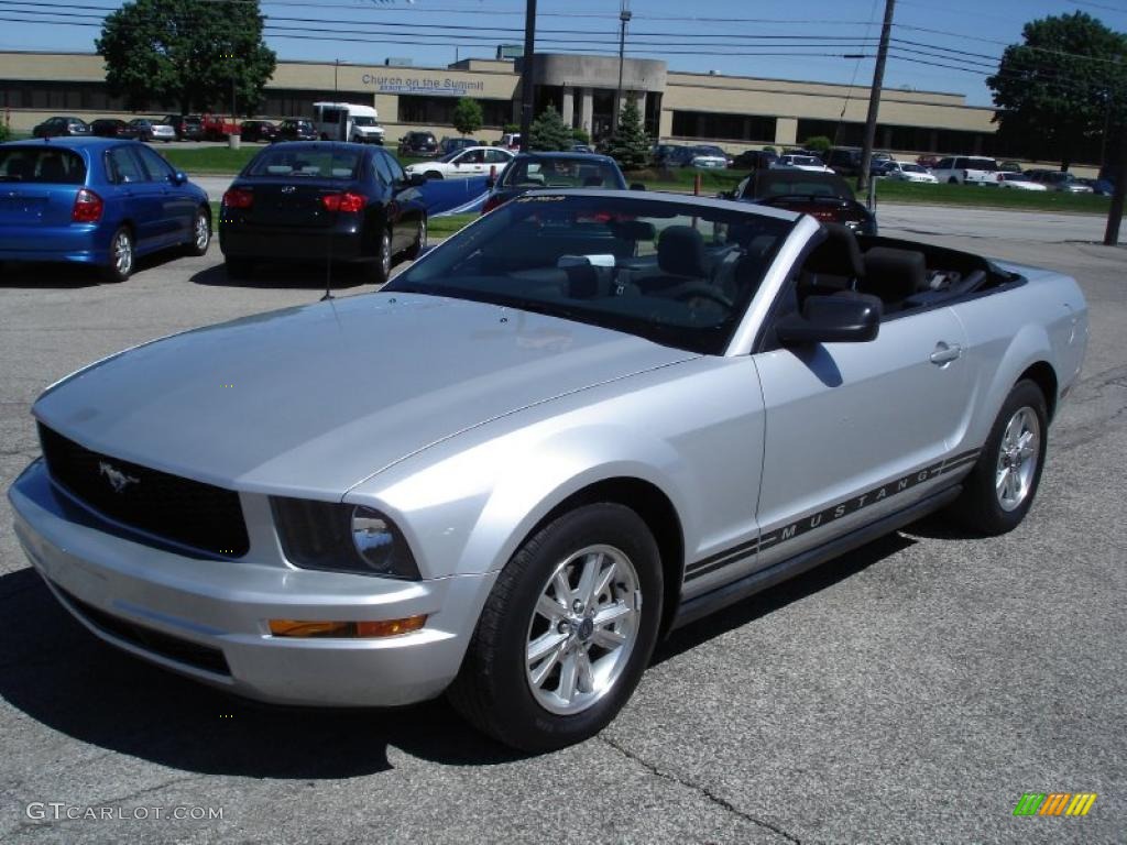 2008 Mustang V6 Deluxe Convertible - Brilliant Silver Metallic / Dark Charcoal photo #1