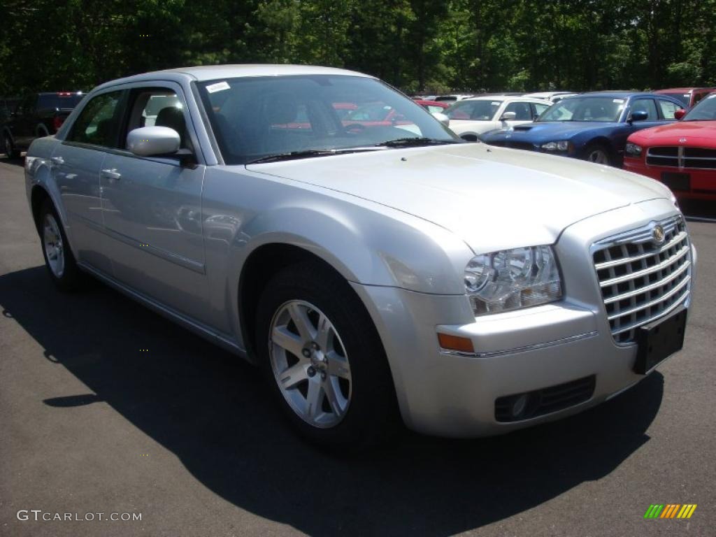 2007 300 Touring - Bright Silver Metallic / Dark Slate Gray/Light Graystone photo #5