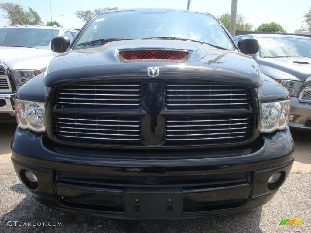 2005 Ram 1500 SLT Quad Cab 4x4 - Black / Dark Slate Gray photo #2