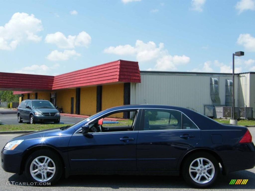 2007 Accord SE Sedan - Royal Blue Pearl / Gray photo #2