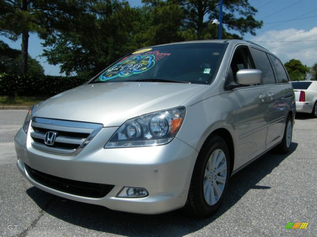 Silver Pearl Metallic Honda Odyssey