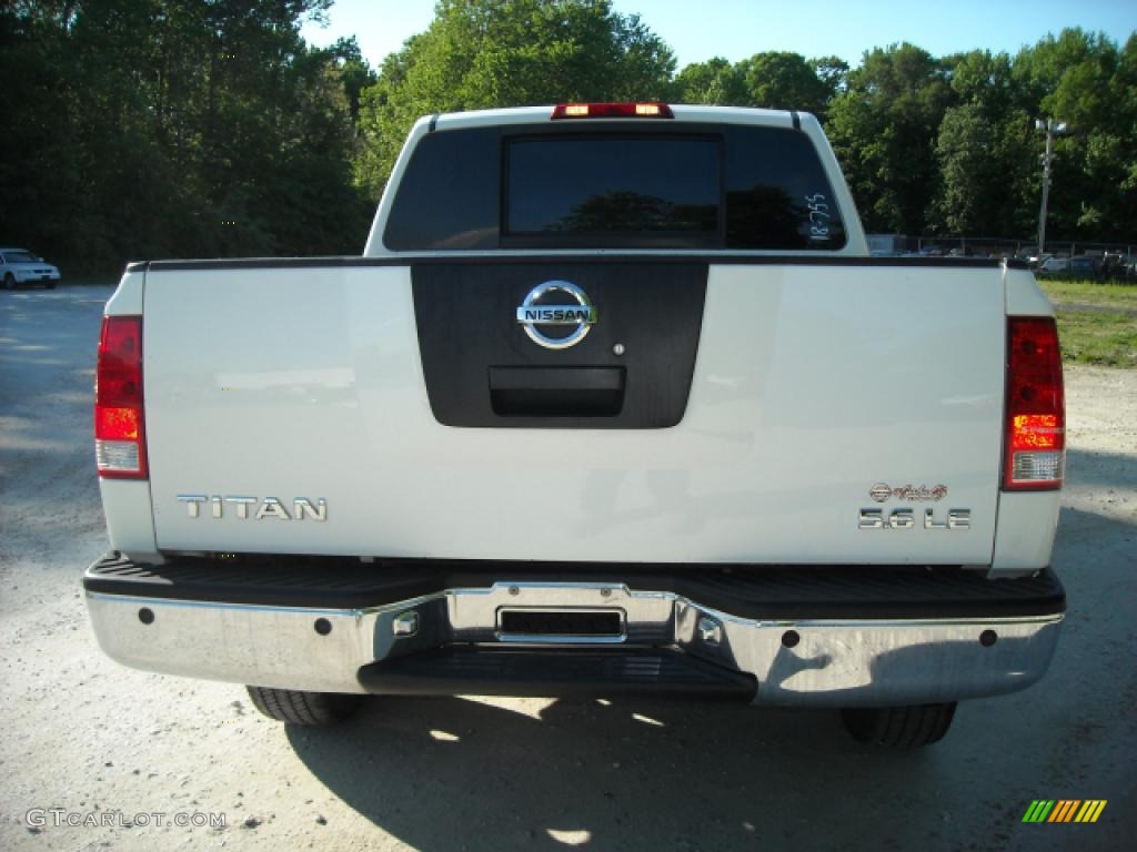 2005 Titan LE Crew Cab 4x4 - White / Graphite/Titanium photo #20