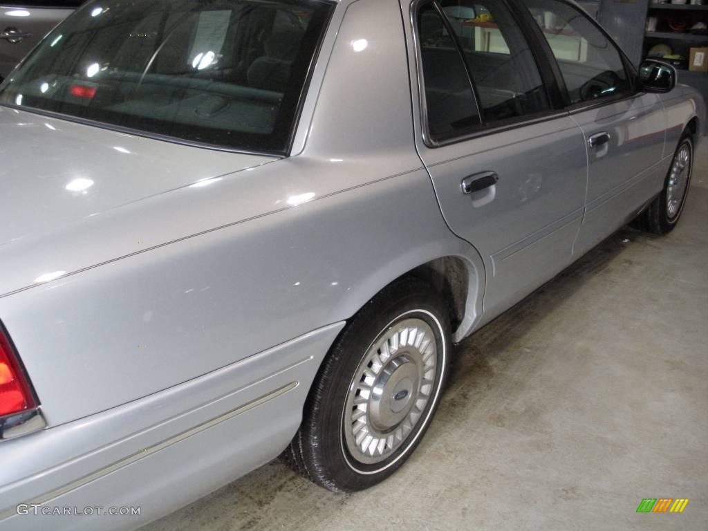 2000 Crown Victoria Sedan - Silver Frost Metallic / Light Graphite photo #7