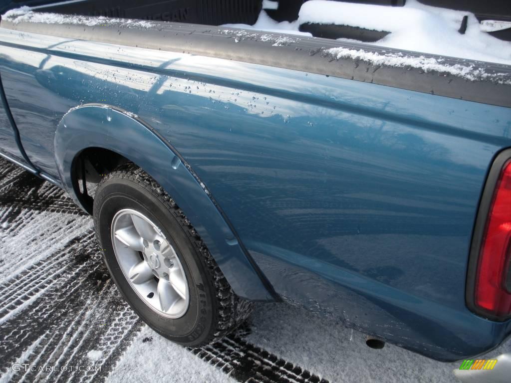 2003 Frontier XE King Cab - Electric Blue Metallic / Gray photo #8