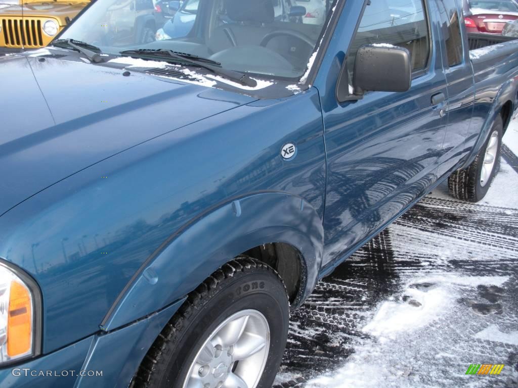 2003 Frontier XE King Cab - Electric Blue Metallic / Gray photo #10