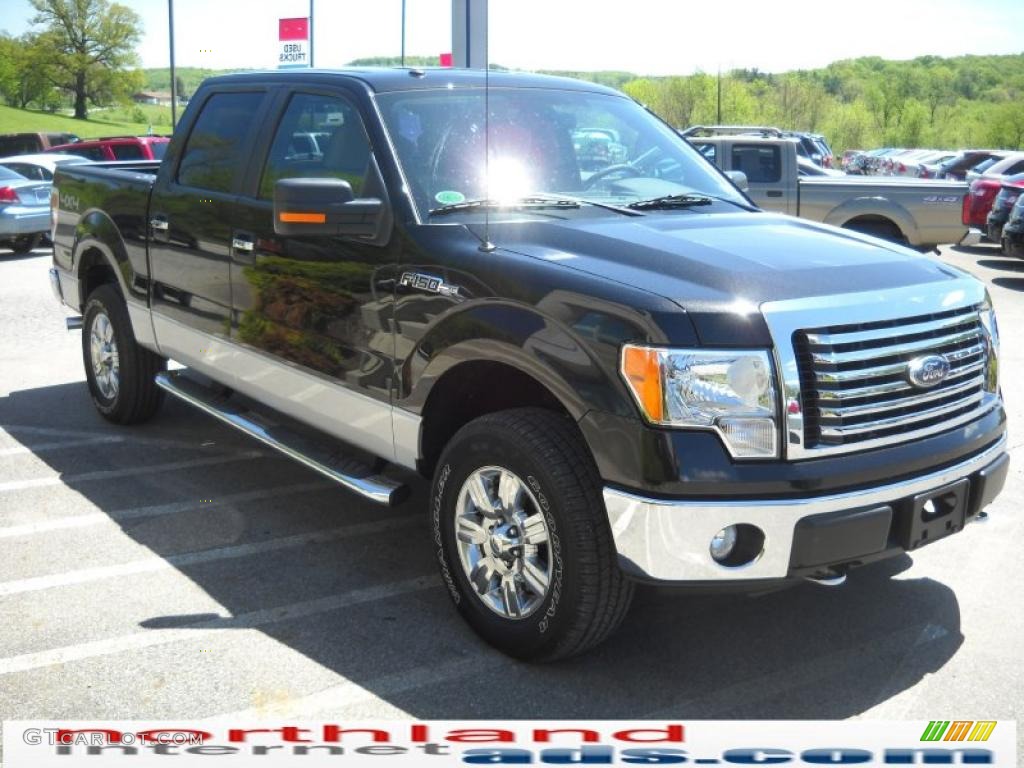 2010 F150 XLT SuperCrew 4x4 - Tuxedo Black / Medium Stone photo #4