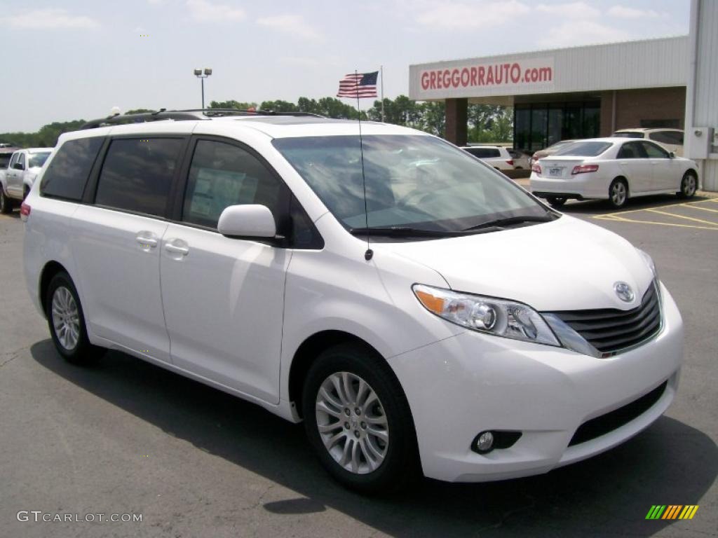 2011 Sienna XLE - Super White / Light Gray photo #1