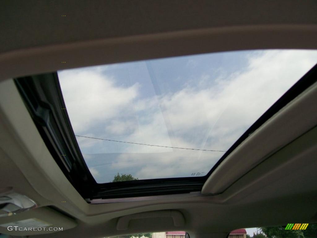 2011 Sienna XLE - Super White / Light Gray photo #8