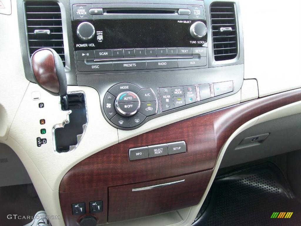 2011 Sienna XLE - Super White / Light Gray photo #10