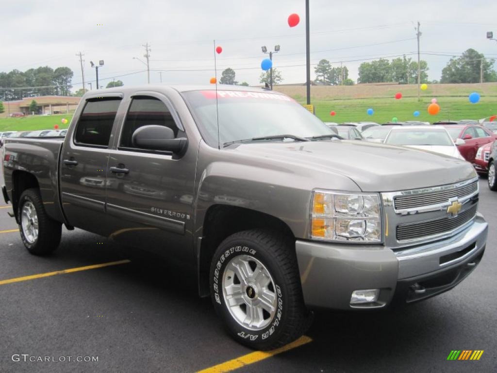 2009 Silverado 1500 LT Z71 Crew Cab 4x4 - Silver Birch Metallic / Light Titanium photo #2