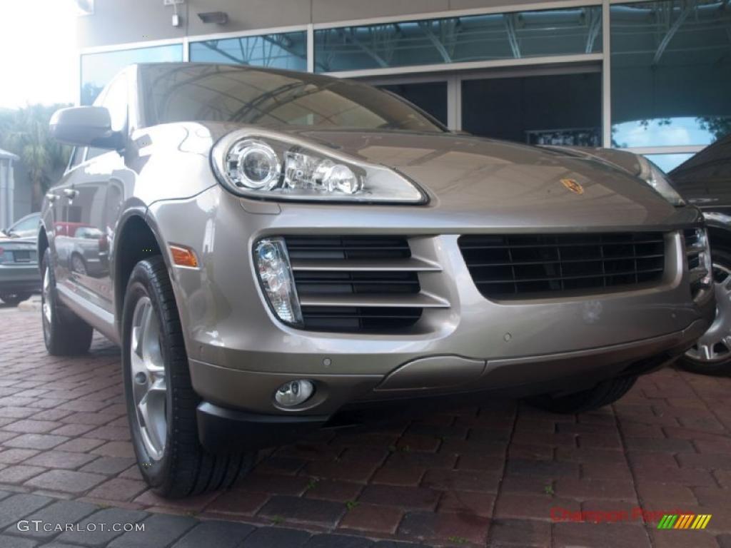 Jarama Beige Metallic Porsche Cayenne