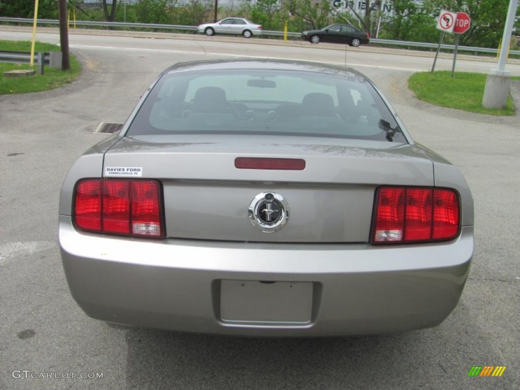 2008 Mustang V6 Deluxe Coupe - Vapor Silver Metallic / Dark Charcoal photo #6