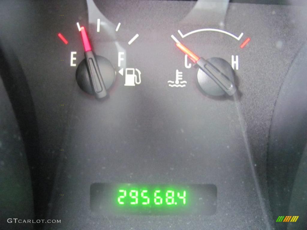 2008 Mustang V6 Deluxe Coupe - Vapor Silver Metallic / Dark Charcoal photo #9