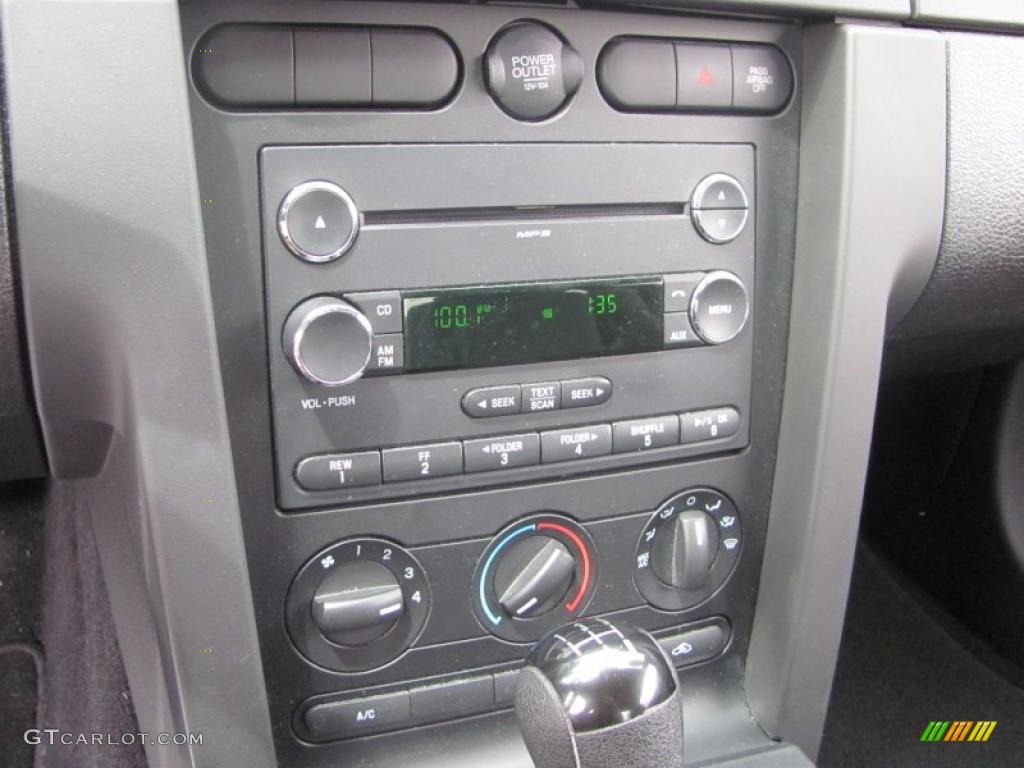 2008 Mustang V6 Deluxe Coupe - Vapor Silver Metallic / Dark Charcoal photo #12