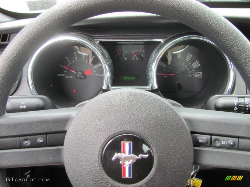 2008 Mustang V6 Deluxe Coupe - Vapor Silver Metallic / Dark Charcoal photo #13