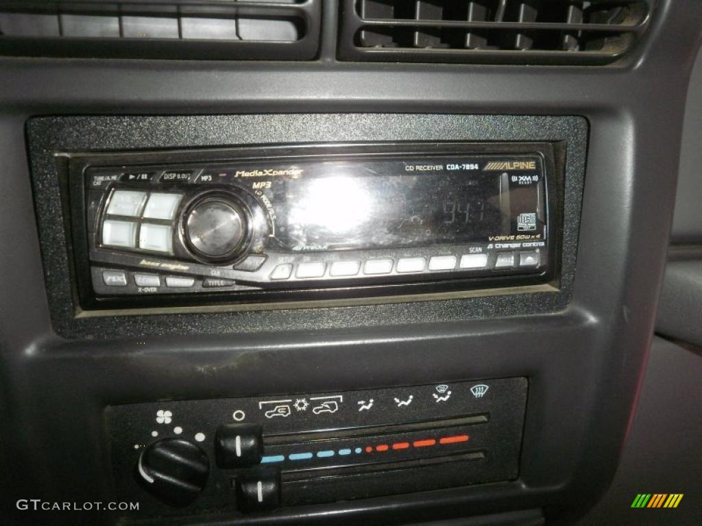 1998 Wrangler Sport 4x4 - Deep Amethyst Pearl / Gray photo #14