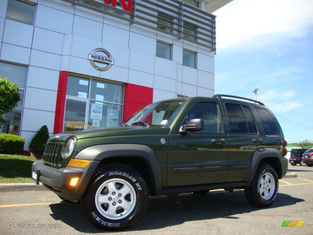 2007 Liberty Sport 4x4 - Jeep Green Metallic / Khaki photo #5