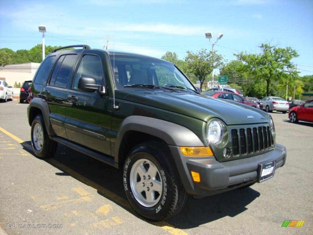 2007 Liberty Sport 4x4 - Jeep Green Metallic / Khaki photo #12