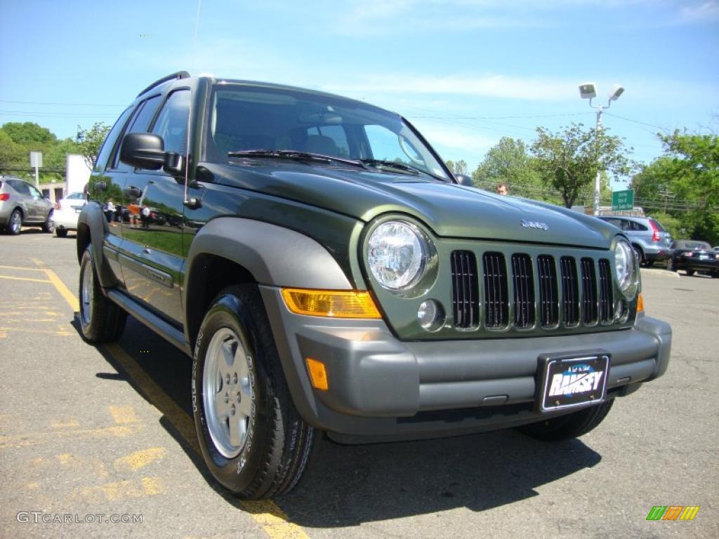 2007 Liberty Sport 4x4 - Jeep Green Metallic / Khaki photo #13