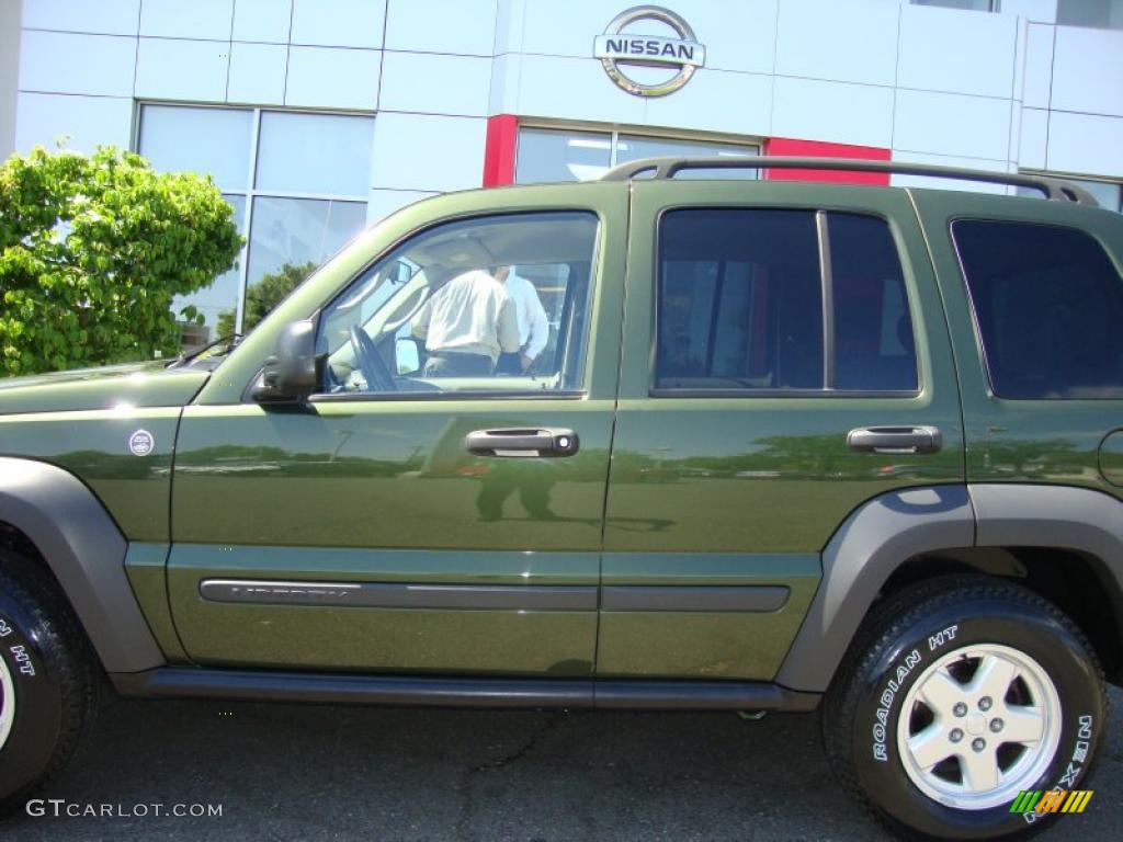 2007 Liberty Sport 4x4 - Jeep Green Metallic / Khaki photo #16