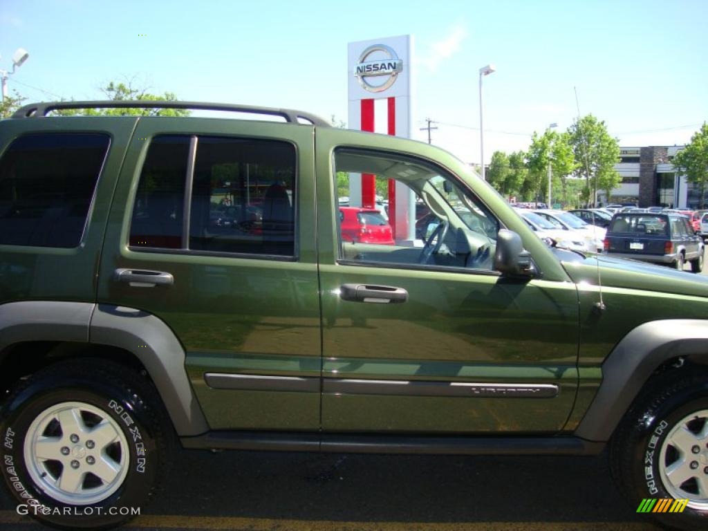 2007 Liberty Sport 4x4 - Jeep Green Metallic / Khaki photo #20