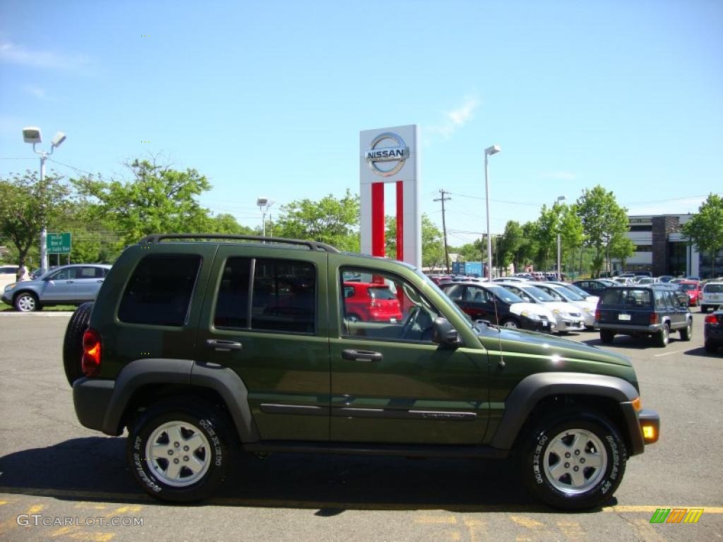 2007 Liberty Sport 4x4 - Jeep Green Metallic / Khaki photo #21