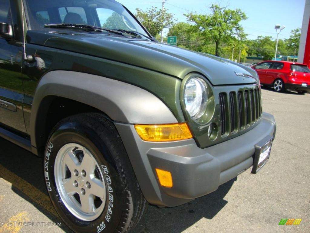 2007 Liberty Sport 4x4 - Jeep Green Metallic / Khaki photo #22