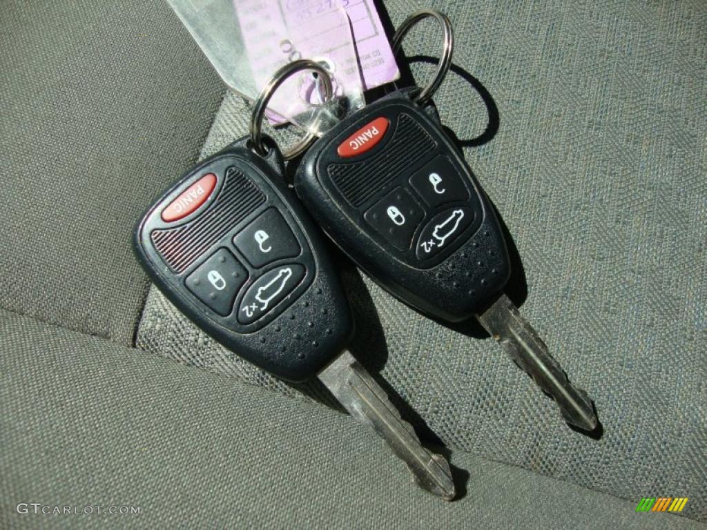 2007 Liberty Sport 4x4 - Jeep Green Metallic / Khaki photo #43