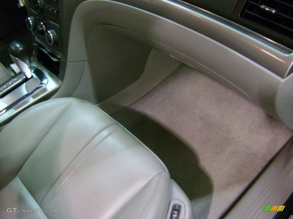 2009 Aura XR - Red Jewel Tintcoat / Gray photo #8