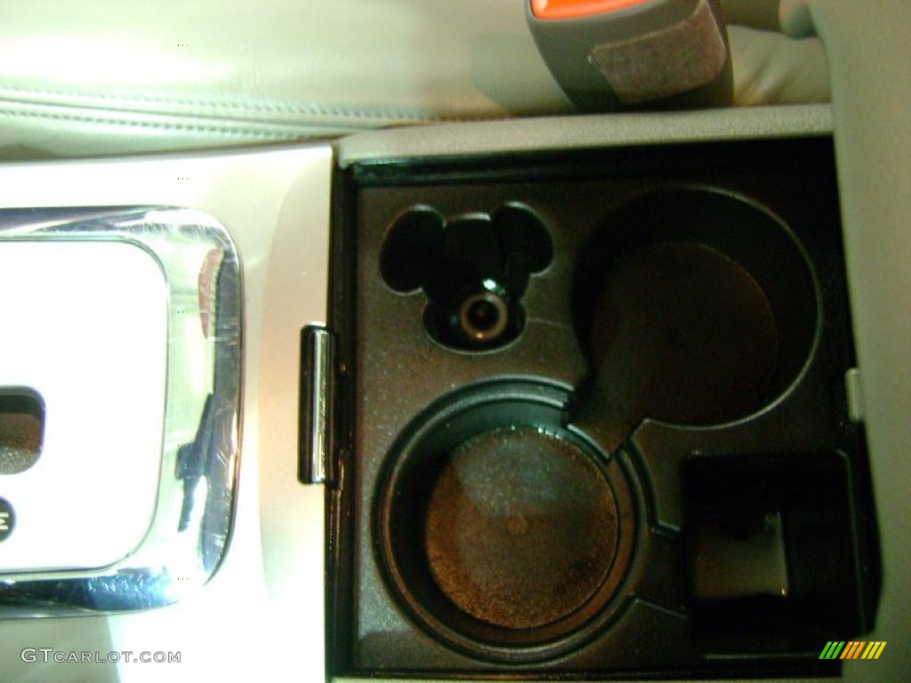 2009 Aura XR - Red Jewel Tintcoat / Gray photo #15
