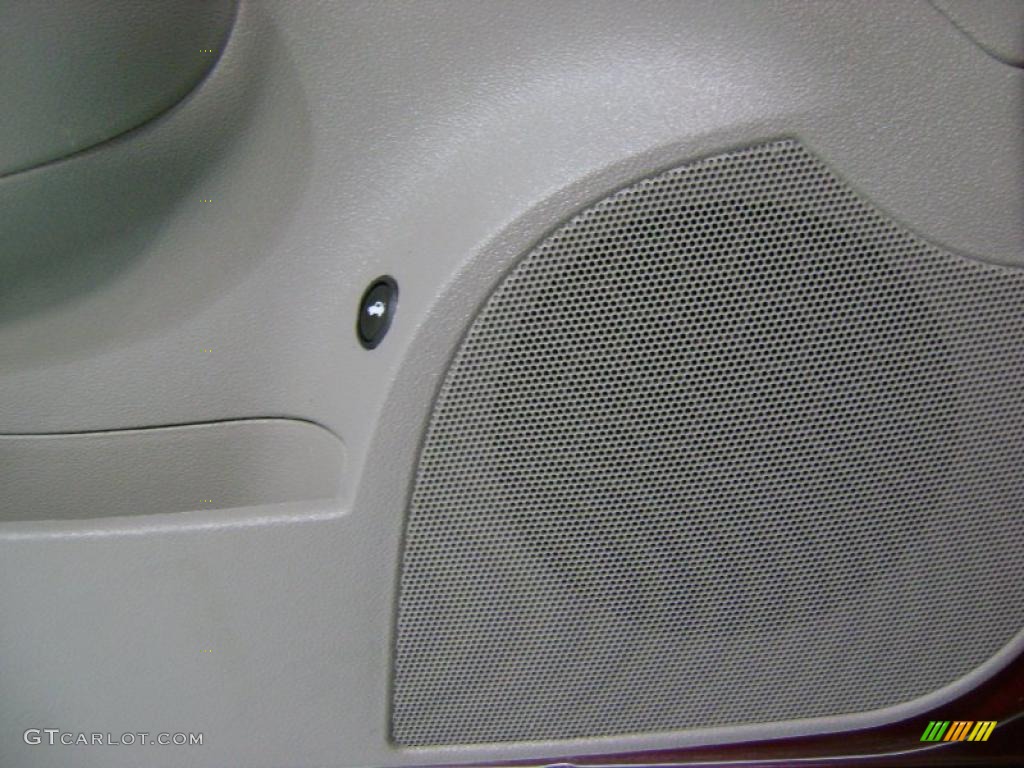 2009 Aura XR - Red Jewel Tintcoat / Gray photo #22