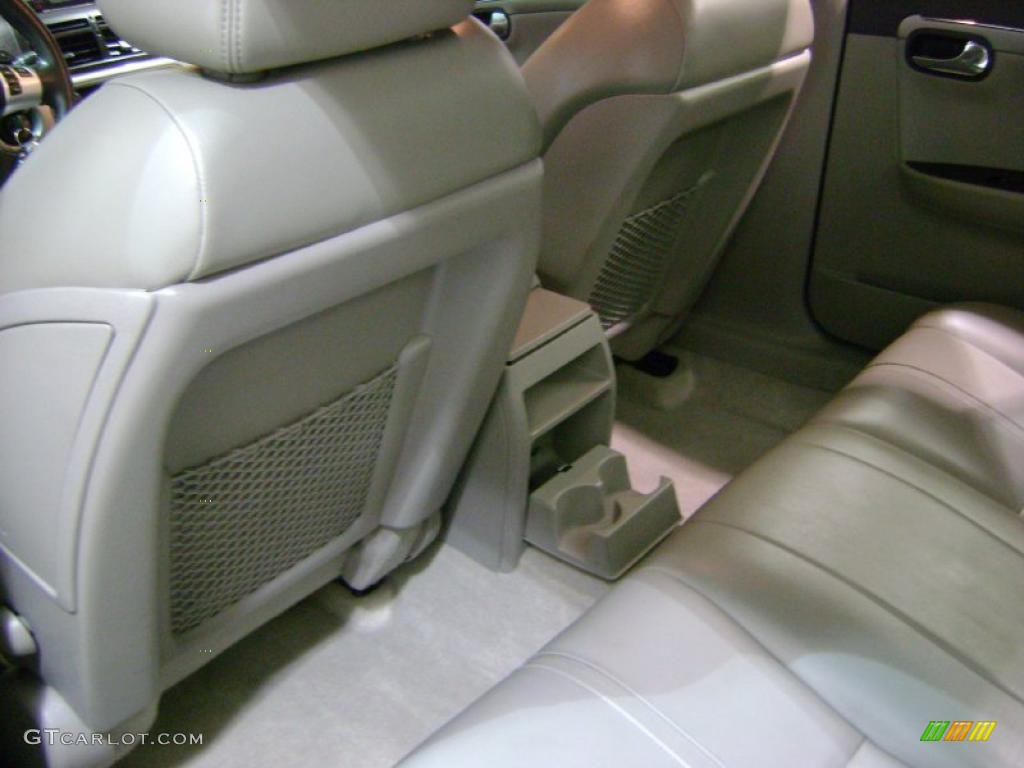 2009 Aura XR - Red Jewel Tintcoat / Gray photo #24
