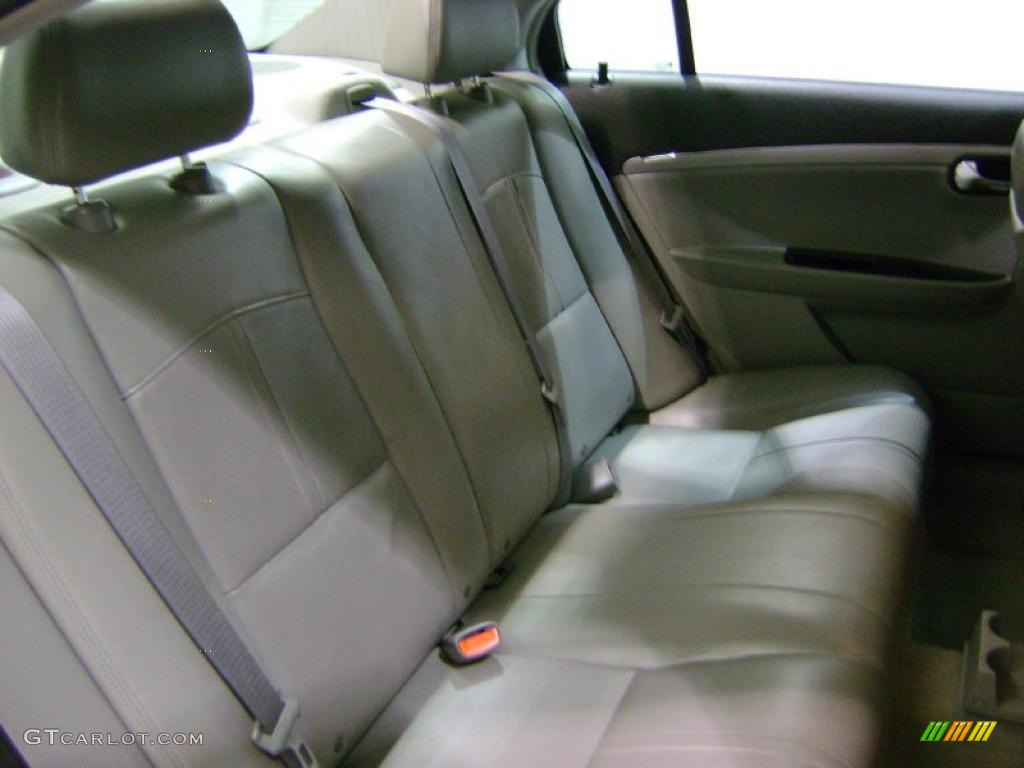 2009 Aura XR - Red Jewel Tintcoat / Gray photo #29