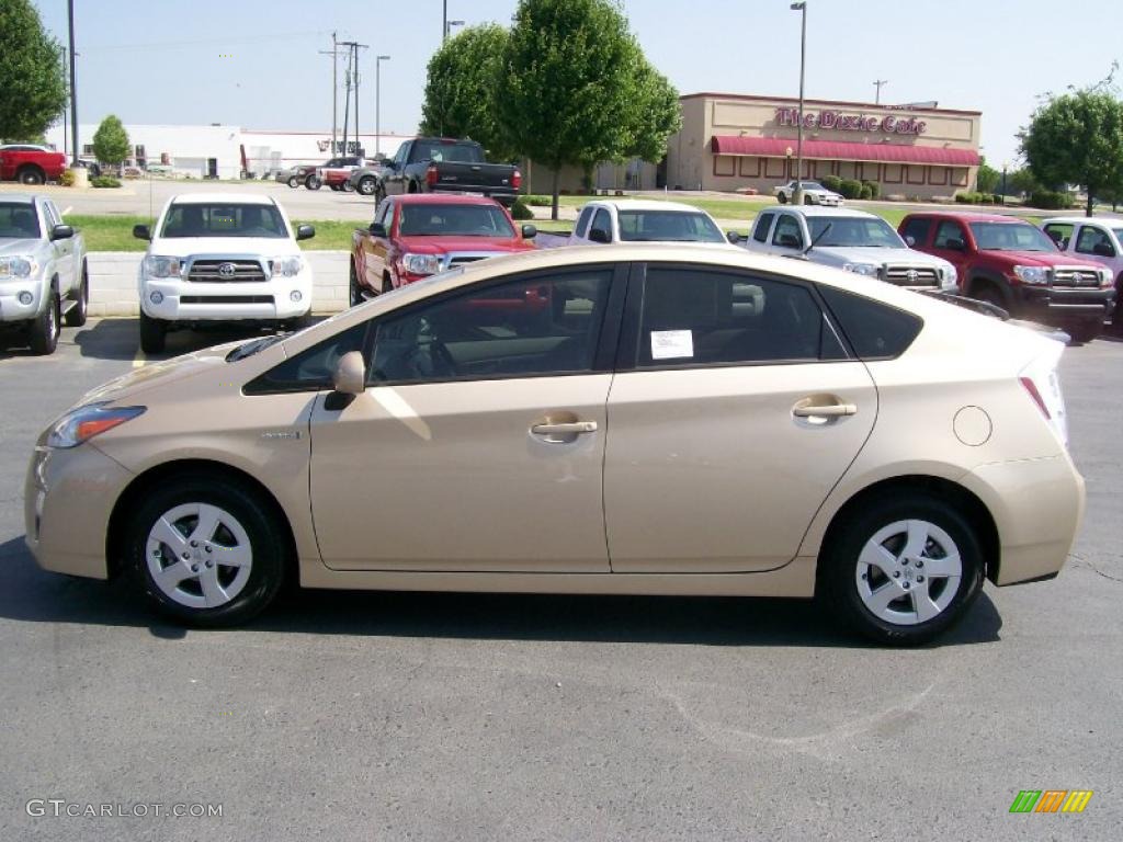 2010 Prius Hybrid III - Sandy Beach Metallic / Bisque photo #5