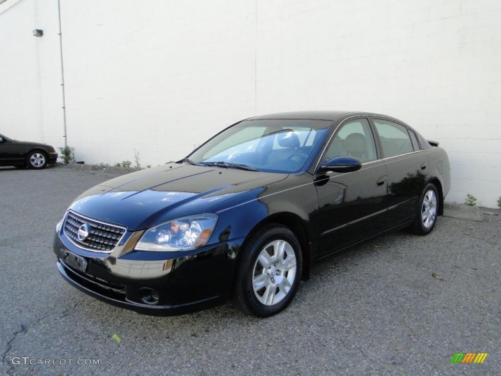 2005 Altima 2.5 S - Super Black / Frost Gray photo #8