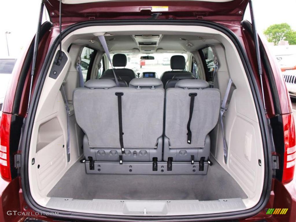 2008 Town & Country Touring - Deep Crimson Crystal Pearlcoat / Medium Slate Gray/Light Shale photo #5