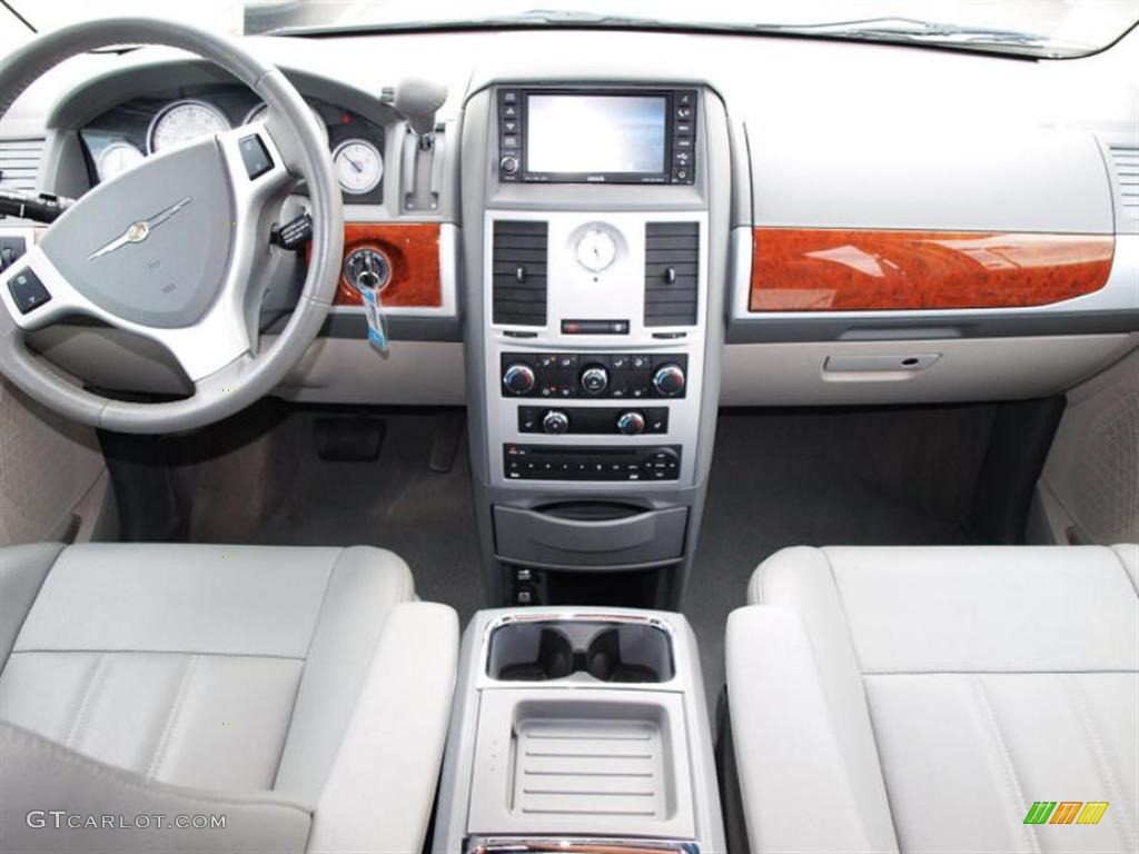 2008 Town & Country Touring - Deep Crimson Crystal Pearlcoat / Medium Slate Gray/Light Shale photo #10