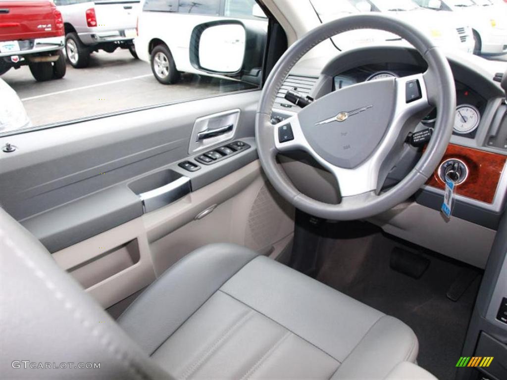 2008 Town & Country Touring - Deep Crimson Crystal Pearlcoat / Medium Slate Gray/Light Shale photo #11