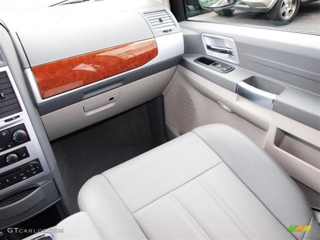 2008 Town & Country Touring - Deep Crimson Crystal Pearlcoat / Medium Slate Gray/Light Shale photo #13