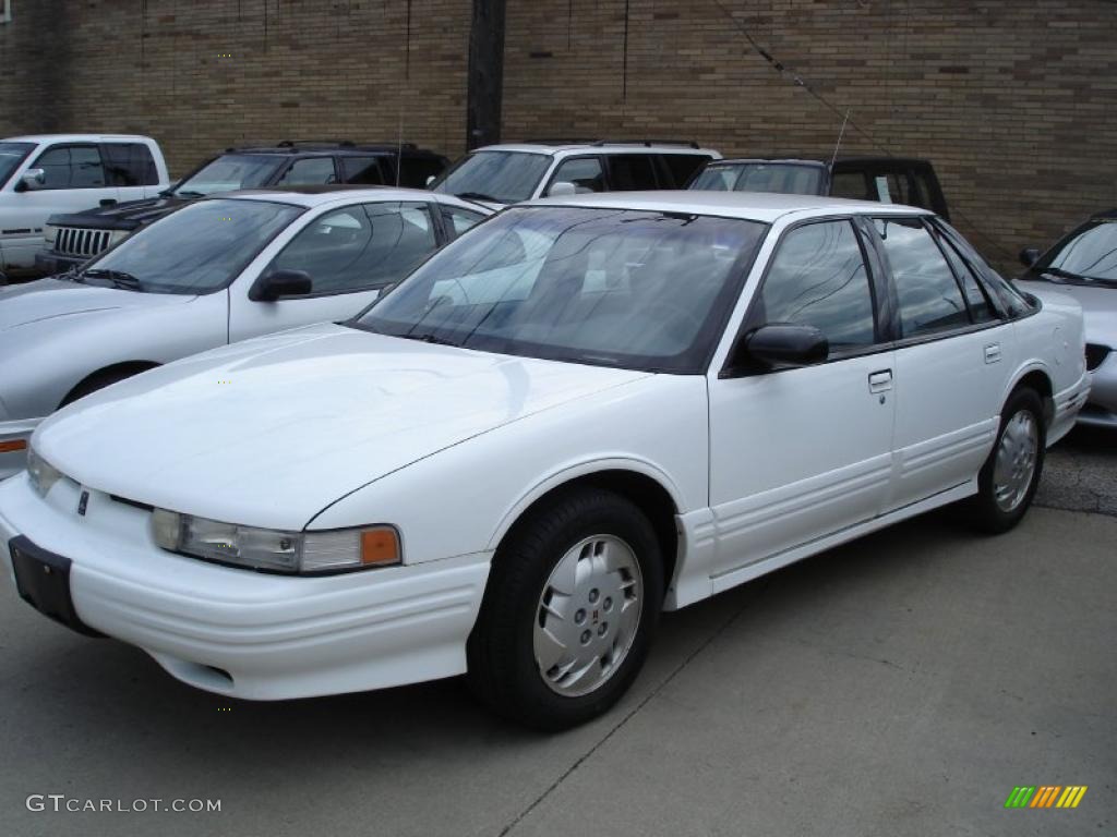 1996 Cutlass Supreme SL Sedan - Bright White / Pewter photo #2