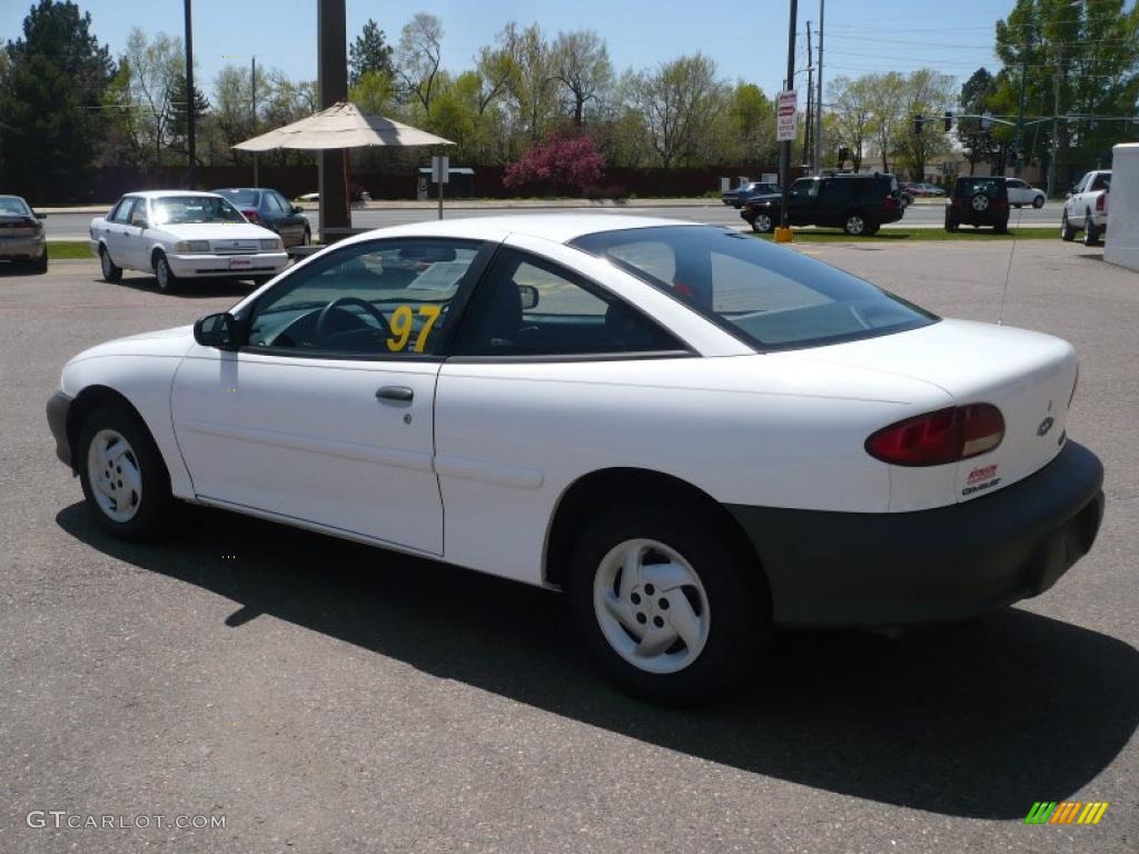 1997 Cavalier Coupe - Bright White / Graphite photo #6